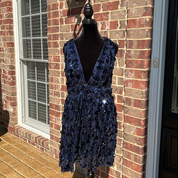 💙Lulus Got That Glam 💙 - Picture 3 of 14